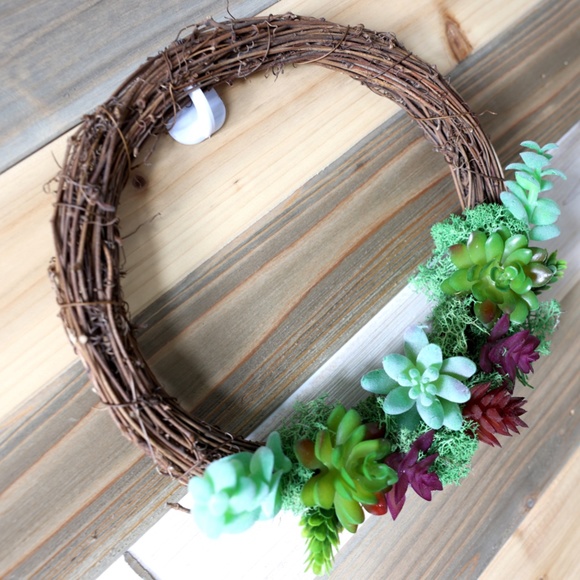 10" Grapevine Wreath with Hi-Quality Succulents & Moss Handmade Home Decor - Picture 3 of 3